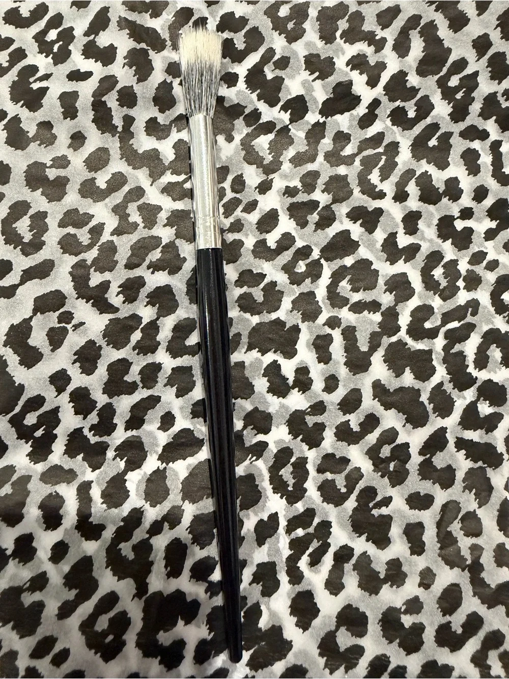 New Black Handle Silver-Tone Makeup eyeshadow Brush with White Bristles